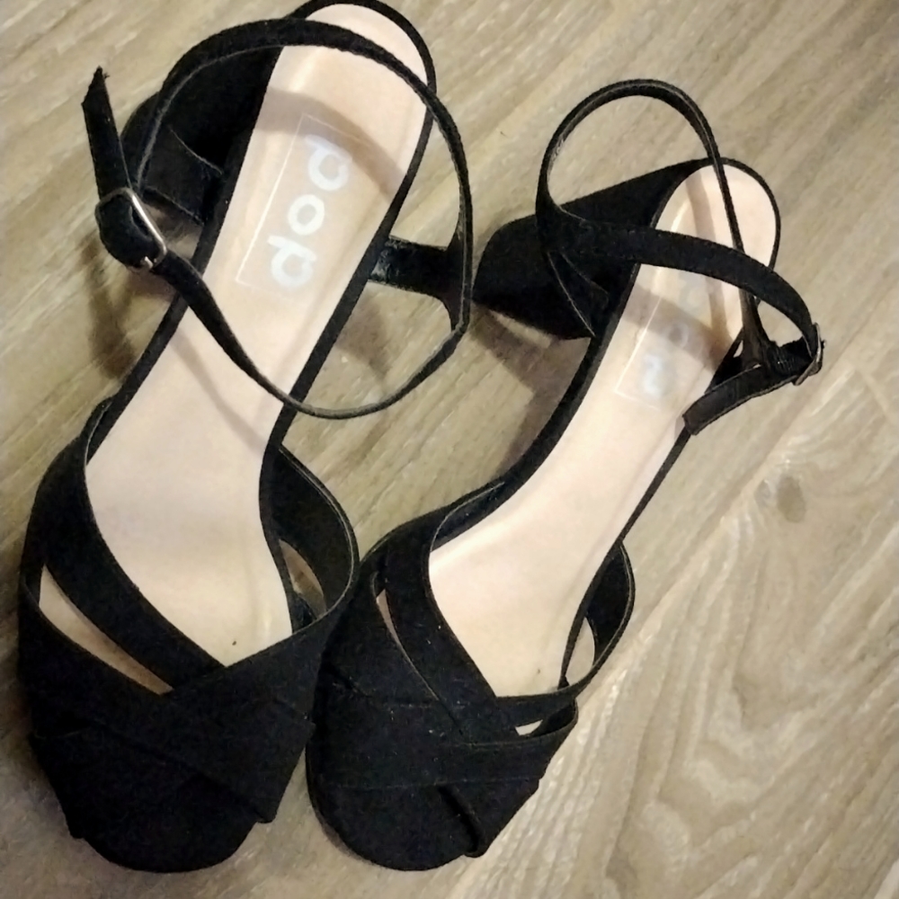 Women's black garcelle heeled